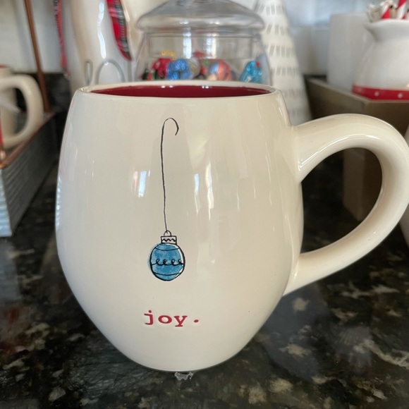 Rae Dunn Holiday Mug Set - Picture 2 of 13